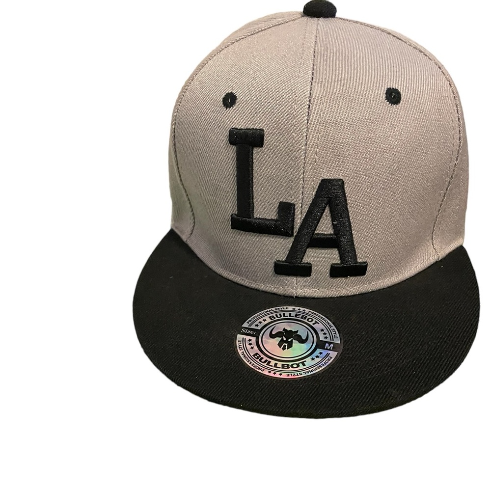 NWOT grey and black Los Angeles fitted size medium hat